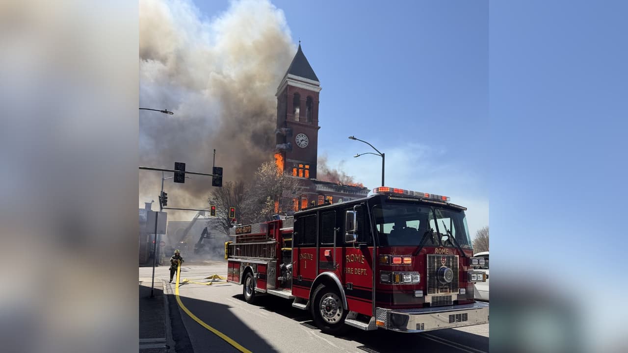 Se incendia la corte del condado Floyd en Rome; el edificio fue construido hace más de 130 años