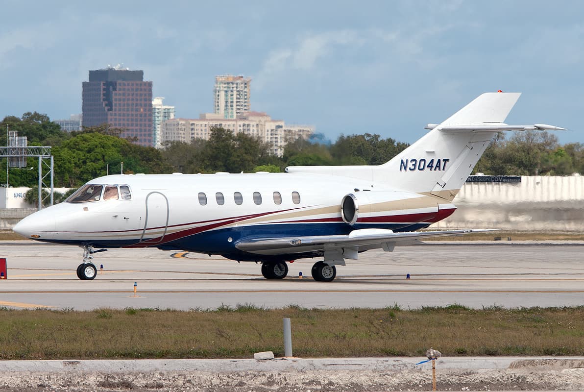Una avioneta con dos personas a bordo aterriza de emergencia en la I-95 en Cocoa