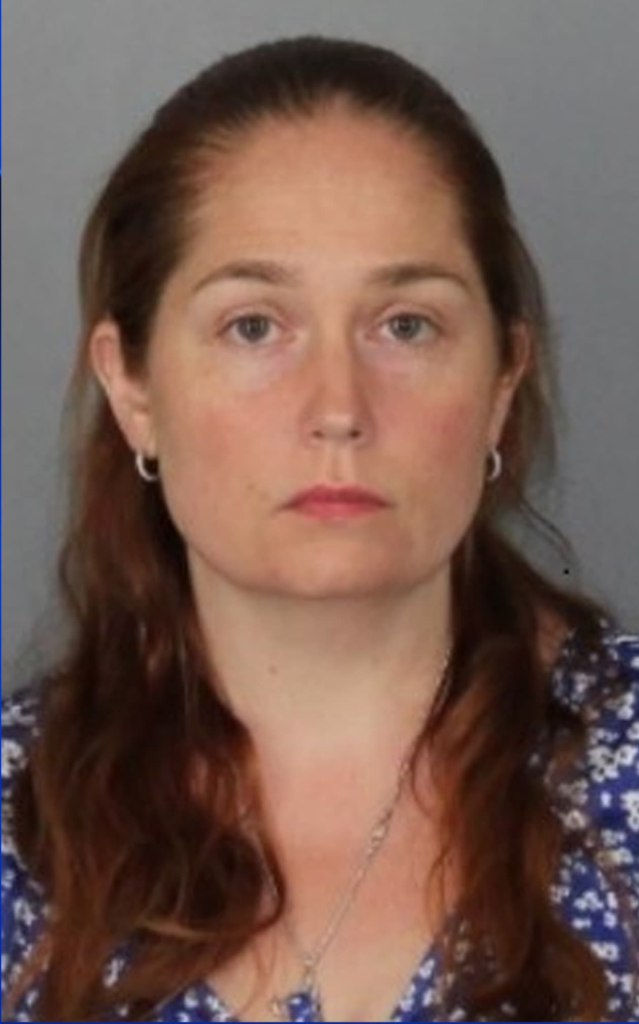 De su madre solo se informó que está desempleada. Tanto ella como su pareja están en la cárcel del condado de Camden, en espera de audiencias