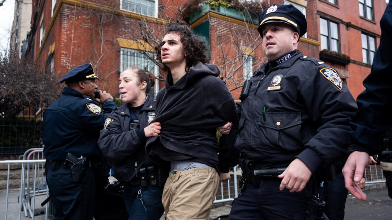 FBI realiza explosiones controladas en almacén de Bucks tras detenciones por terrorismo en NYC