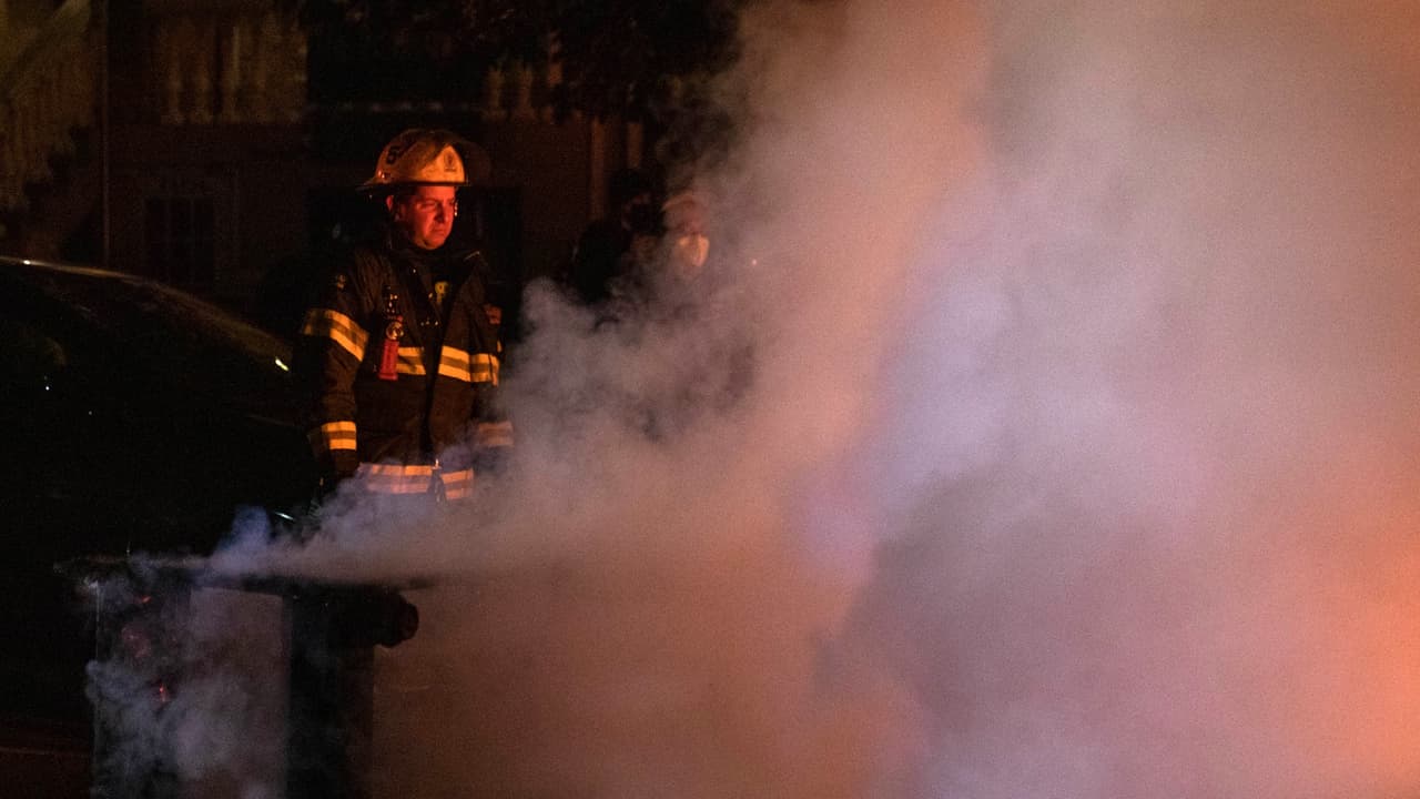 Mueren dos hombres en incendio de apartamentos en Filadelfia; otro está en estado crítico