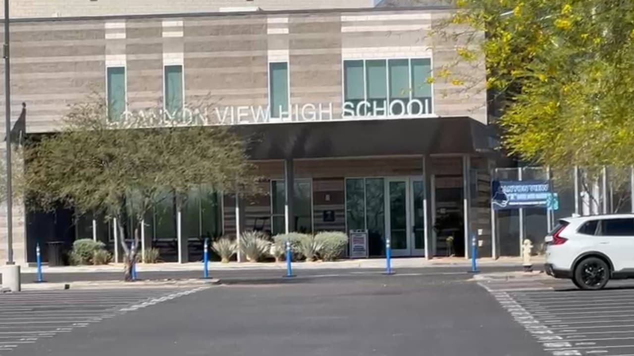 Cancelan clases por amenazas de bomba en Canyon View Hich School y Verrado High School