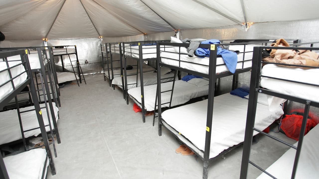 Asociaciones cuestionan colaboración de Lancaster con ICE en verificación de bienestar de niños inmigrantes