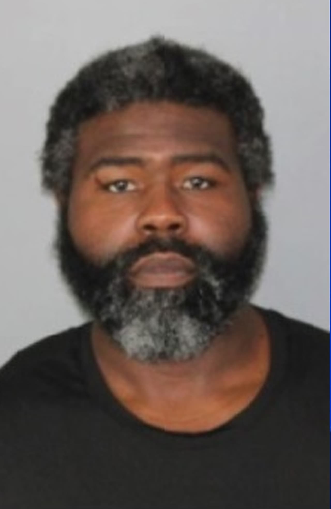 Branndon Mosley, quien trabajaba como chofer de tren en SEPTA, fue acusado de abusar sexualmente de la joven.