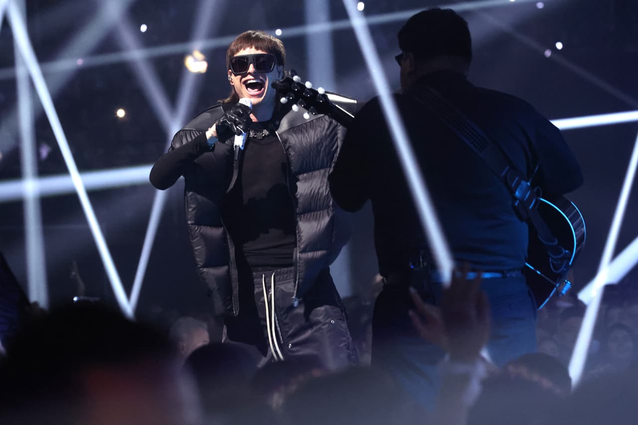 Peso Pluma contrata agentes de la CIA y amplía su equipo de seguridad tras amenazas