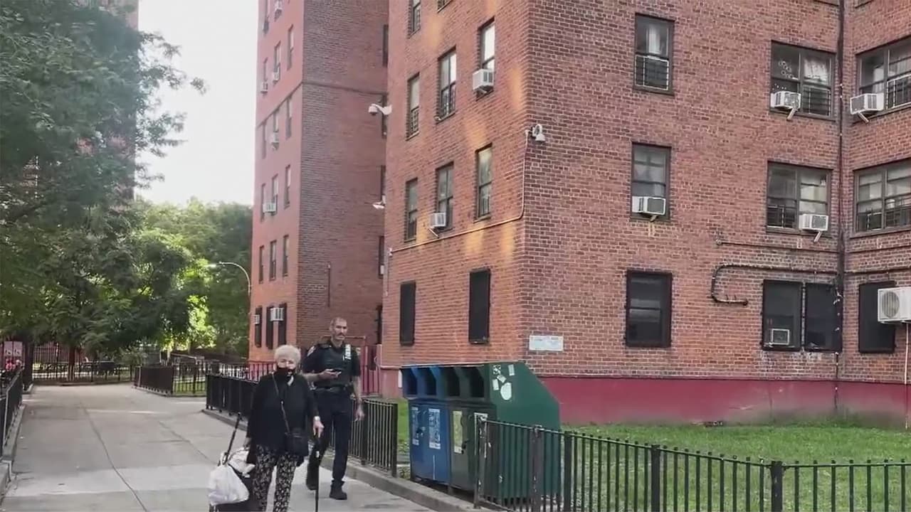 Tiroteo frente a edificio de East Village deja tres hombres heridos en Manhattan