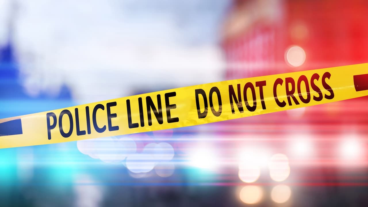 Hallan posible bomba casera en vivienda de Brooklyn durante una redada policiaca