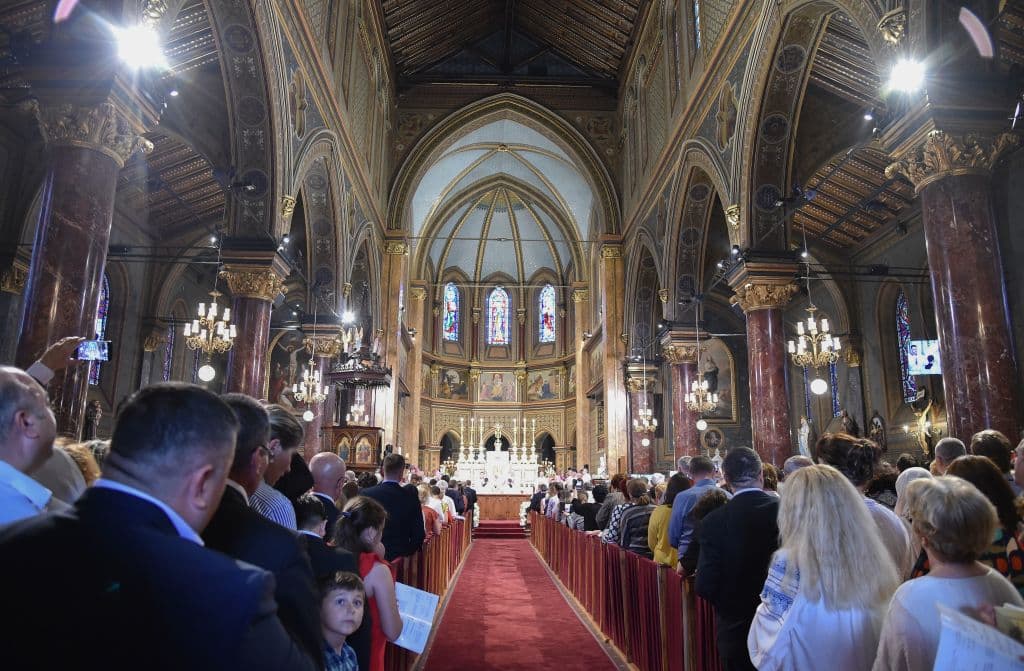 Este es tan solo uno de los muchos casos que se conocen de sacerdotes que han cometido abusos. La iglesia católica en
<b><a href="https://www.univision.com/shows/noticiero-univision/iglesia-catolica-en-mexico-revela-que-157-curas-acusados-de-abuso-sexual-a-menores-han-sido-retirados-del-sacerdocio-video" target="_blank">México</a></b> reveló en marzo de este año que 157 curas han sido acusados de cometer abusos en los últimos 9 años.