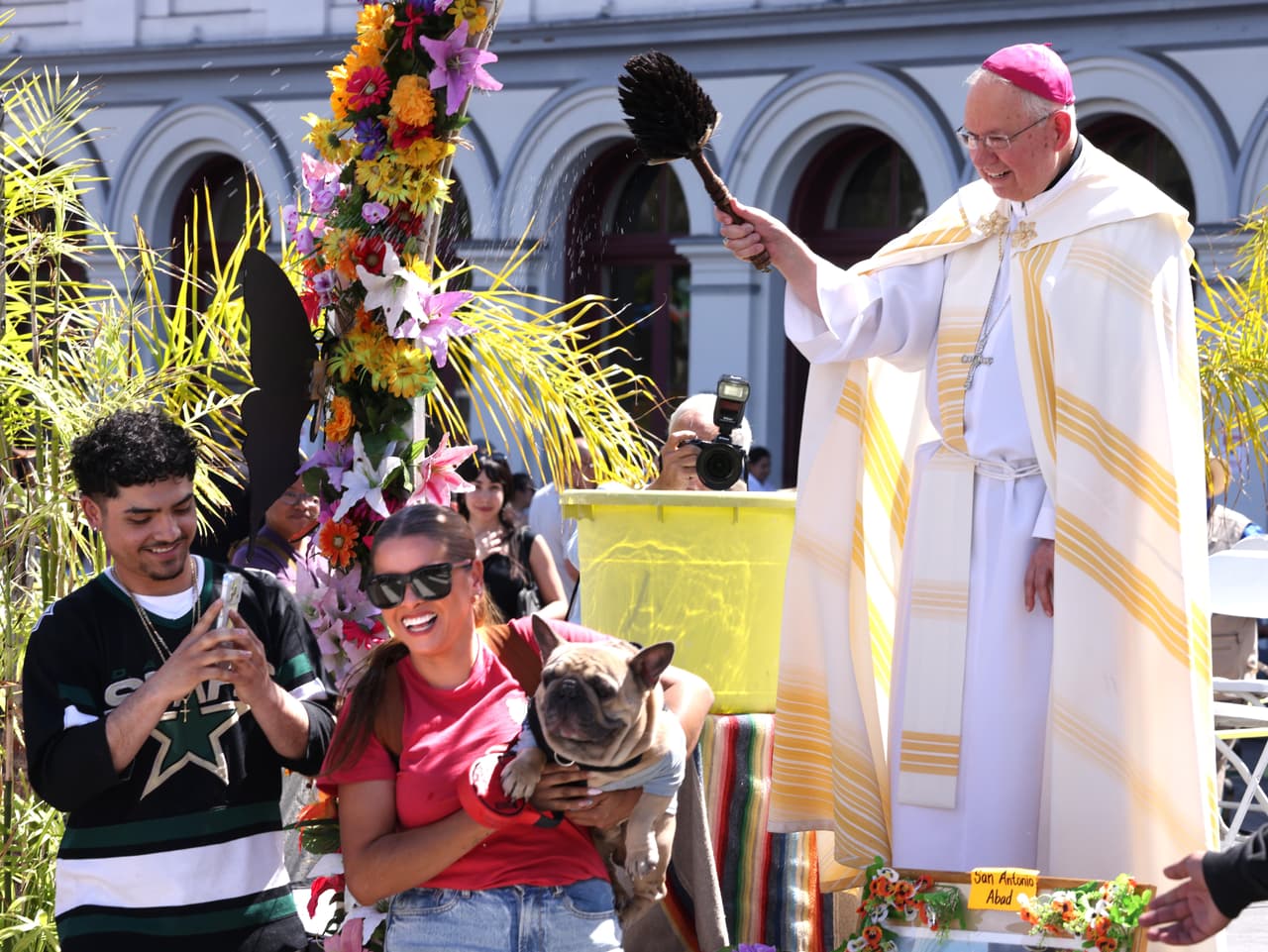 Bendición a los animales: Arzobispo Gómez pide que "gocen de salud y seguridad"
