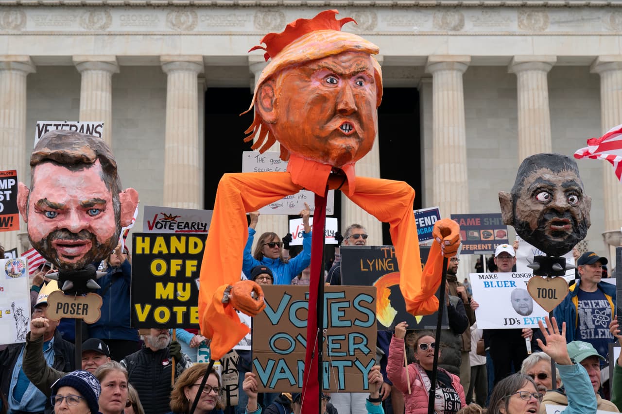Las protestas de 'No Kings' toman las calles de todo el país para promover el voto anticipado