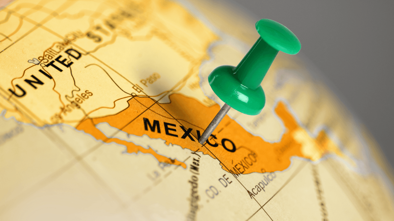 <h2 class="cms-H2-H2"><b>Renovación para menores de edad</b></h2>
<br>1. Ir al consulado con cita. Puedes marcar al teléfono
<b>1-(424)-309-0009</b> para agendarla o enviando un mensaje de WhatsApp. También puedes agendar una cita en esta página:
<a href="https://www.citas.sre.gob.mx">https://www.citas.sre.gob.mx</a>.
<br>2. Llevar el pasaporte a renovar.
<br>3. Identificación del tutor del menor (o menores) y una autorización OP7. ¿Qué es el formato OP7? Un documento que llenarán en el consulado y debes firmar.
<br>4. Pagar por el pasaporte.
<br>
<br>
<a href="https://www.gob.mx/sre/documentos/red-consular-de-mexico-en-los-estados-unidos-de-america" target="_blank">¿No sabes a qué consulado ir? Haz click aquí para ver el más cercano de donde vives.</a>