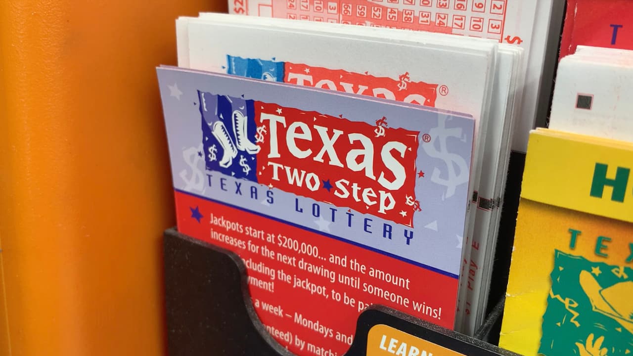 “La otra modalidad de entregar el premio de la lotería es a plazos por meses durante un periodo de 30 años”, explicó.