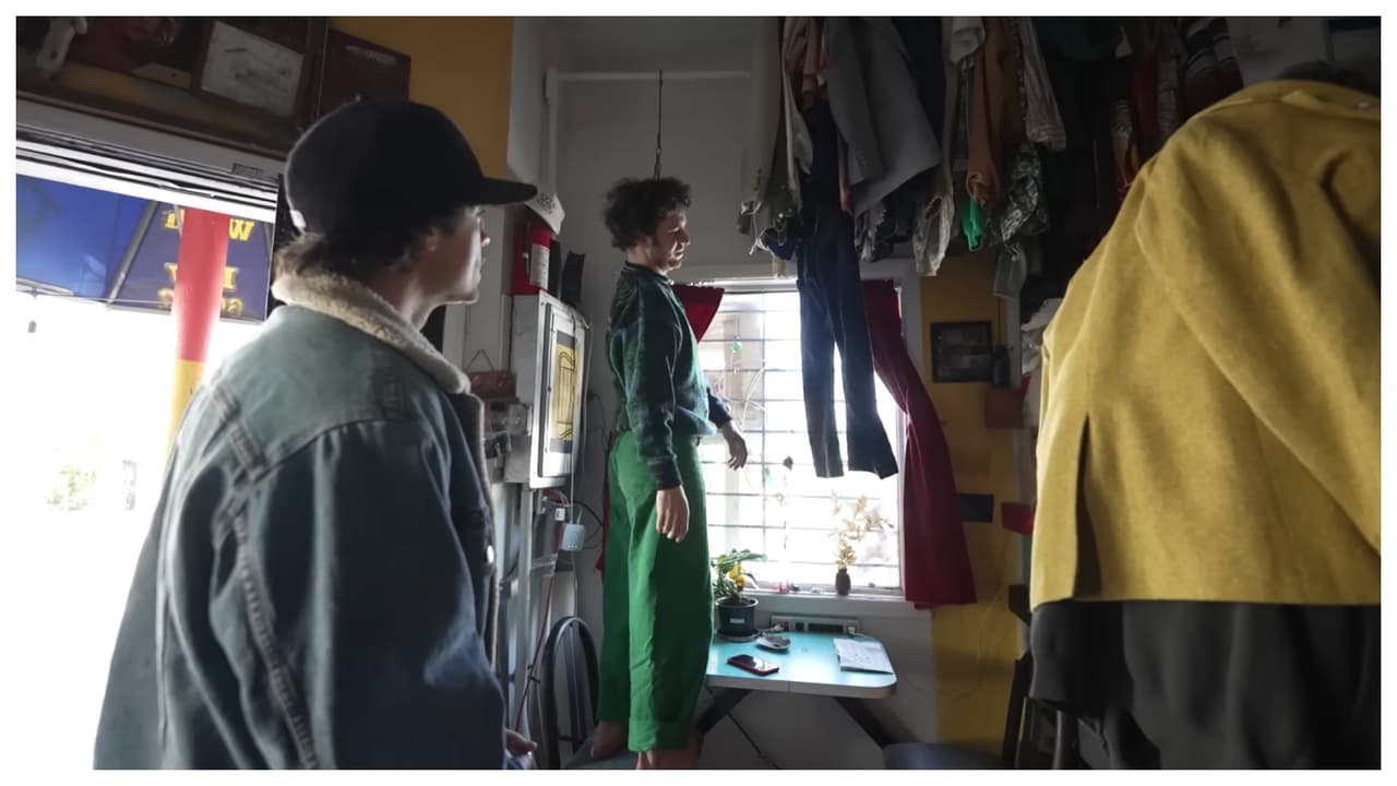 A los pies de la cama, y casi en el techo, tiene un clóset “aéreo”, en el que dice casi nunca cabe la ropa. Muy distinto, por cierto, a los
<a href="https://www.univision.com/local/nueva-york-wxtv/penthouse-manhattan-treinta-y-tres-millones-dolares-180-east-88-street-alexander-zakharin" target="_blank">clósets de lujo</a> de algunos apartamentos de Manhattan.