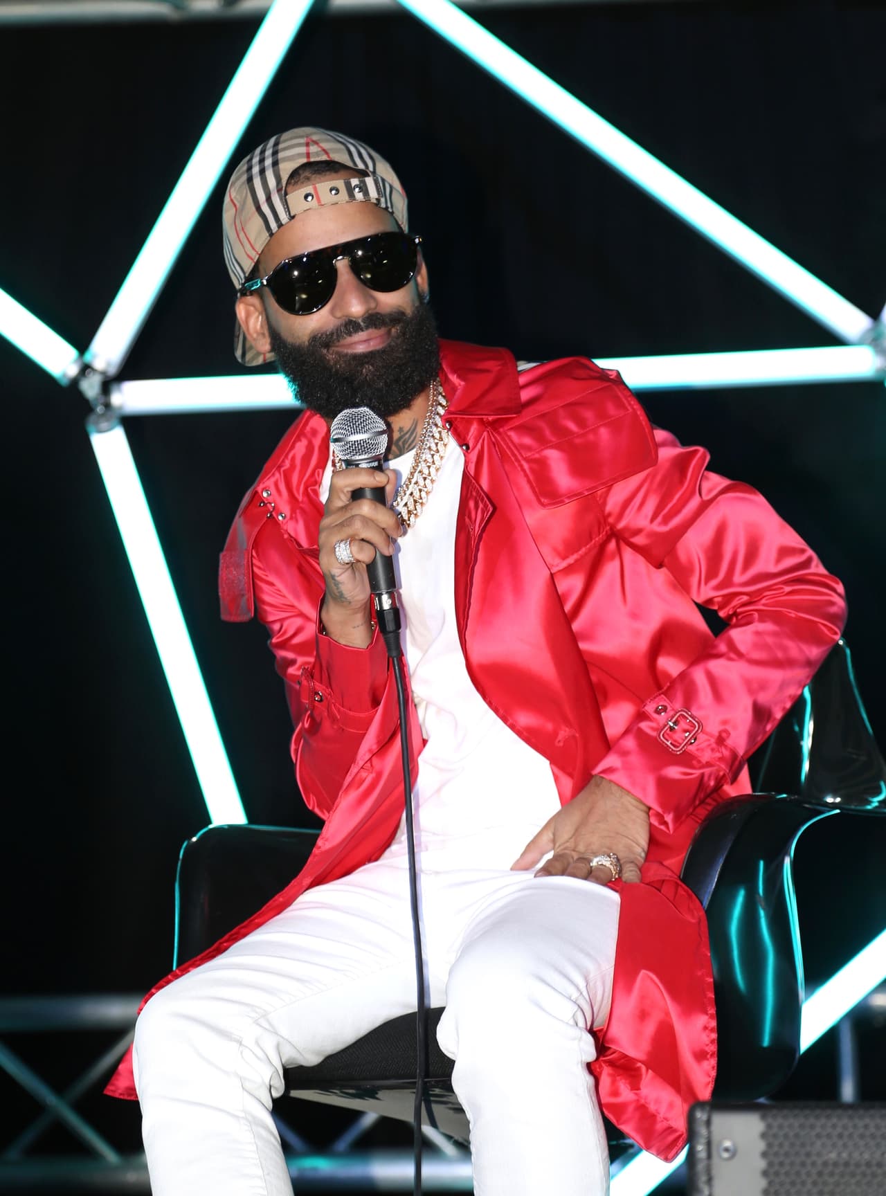 En un mensaje que colgó en sus historias de Instagram, admitió que él "no era nada ni nadie para exigirle, y mucho
<b>menos reclamarle nada al Padre</b>" ante los hechos que ahora viven como familia.
<br>