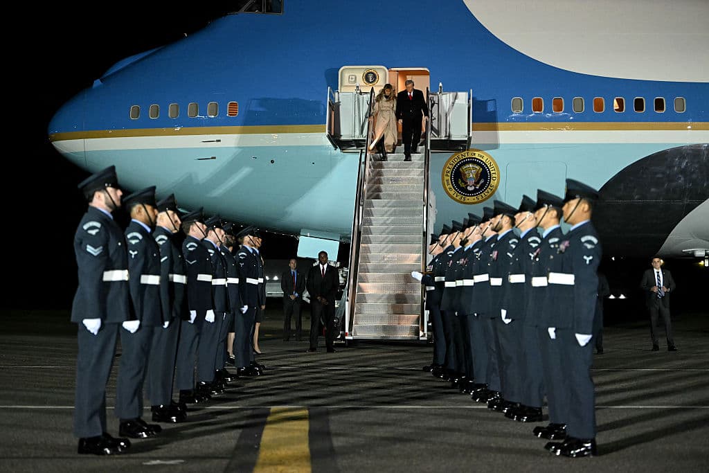 El tenso momento en que un avión de Spirit voló cerca del Air Force One con Trump a bordo