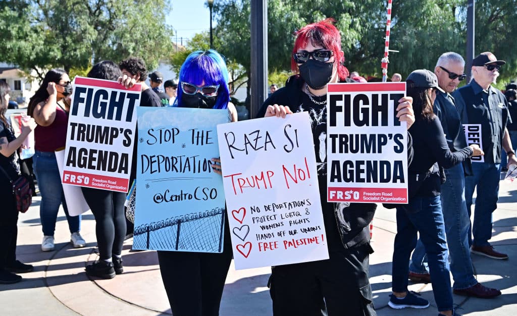 La
<b>manifestación contra las posibles deportaciones masivas </b>se llevó a cabo en
<b>Mariachi Plaza en Boyle Heights</b>. Se trató de un acto de solidaridad con México y América Latina en general, pues gran parte de los migrantes provienen de países de dicha región.