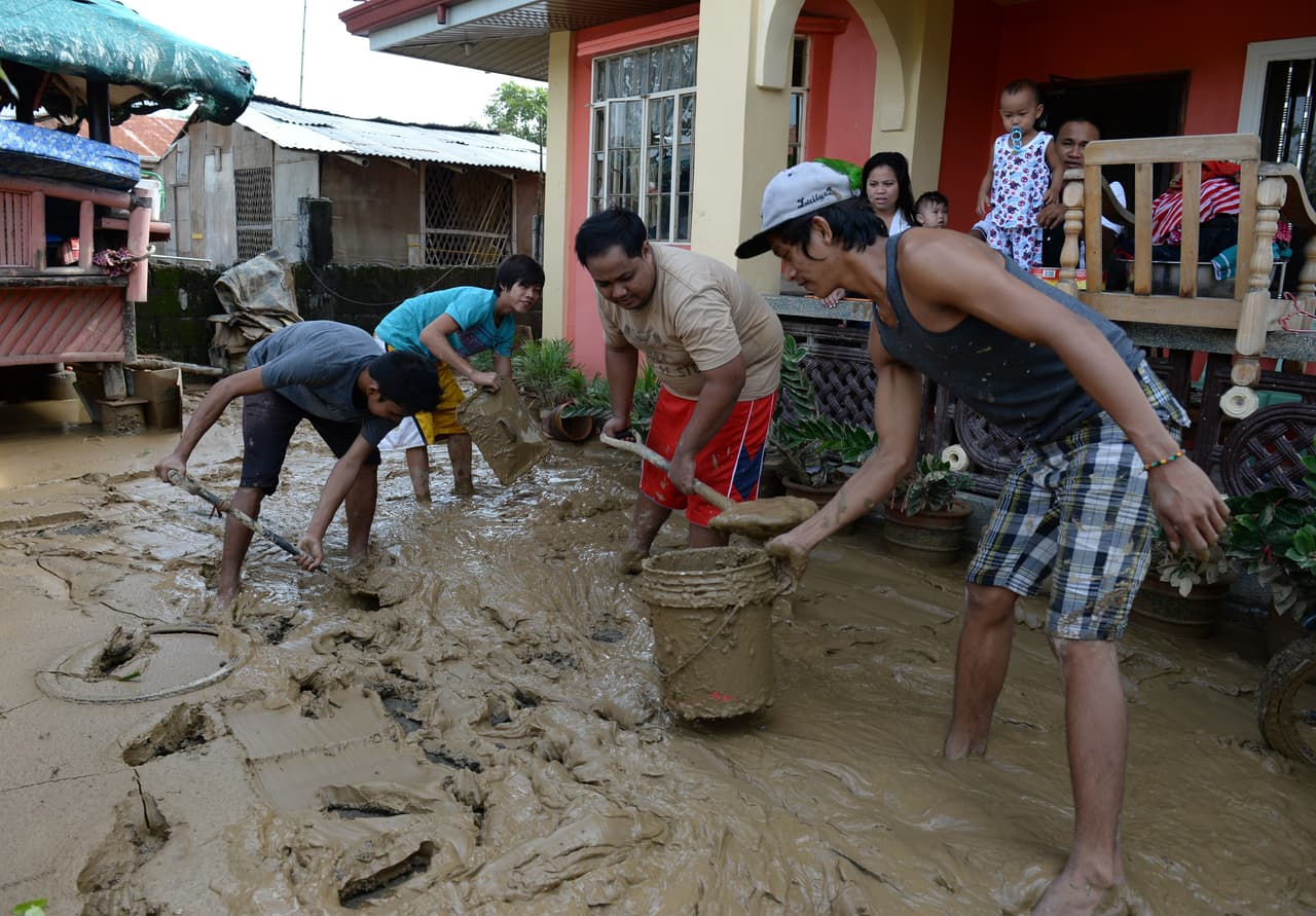 Alrededor de medio centenar de muertos ha dejado el paso del tifón Koppu en Filipinas