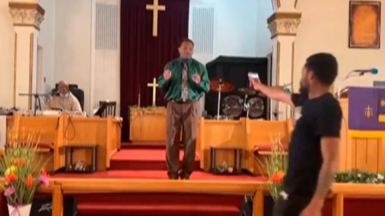 Acusan de homicidio al hombre que apuntó contra un pastor luego de que hallaran muerto a su primo