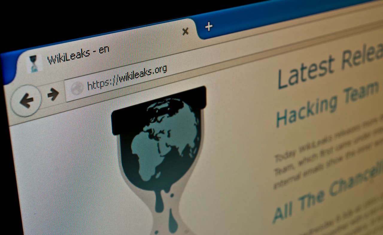 Exinformático de la CIA es condenado a 40 años de prisión por filtrar secretos a WikiLeaks