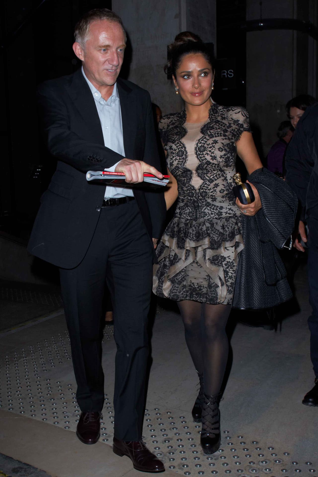 Así como comprometida con el empresario francés.