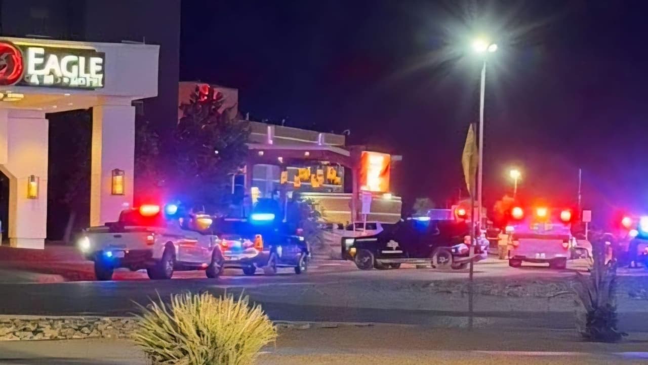 El
<b>Casino Kickapoo Lucky Eagle</b>, ubicado en Eagle Pass, Texas, fue escenario de un tiroteo la madrugada del domingo.
<br>
<br>Decenas de clientes que asistían a una rifa de un vehículo de lujo vivieron momentos de terror cuando un hombre armado
<b><a href="https://www.univision.com/local/san-antonio-kwex/tiroteo-casino-eagle-pass-deja-dos-muertos-varios-heridos" target="_blank">abrió fuego dentro del establecimiento</a></b>.
