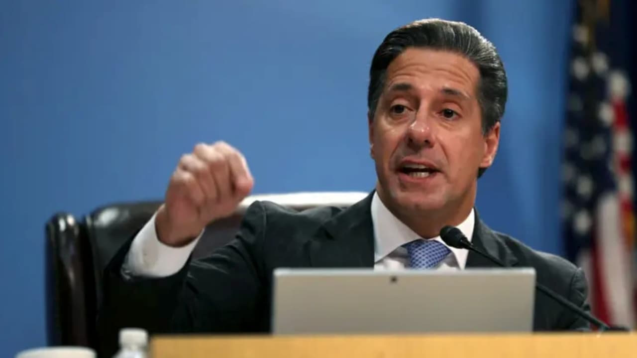 “Mi primer trabajo fue lavando platos y mi mundo cambió cuando me convertí en maestro”: la historia de Alberto Carvalho