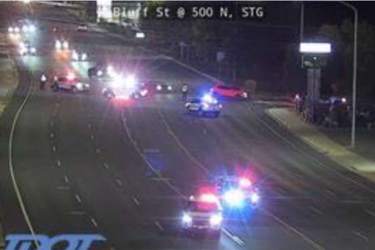 El 1 de noviembre, Mardelle Parkin, de 37 años, inentó cruzar por el paso peatonal cuando cambió el semáforo a rojo para que se detuvieran los autos, pero uno no lo hizo y la golpeó.