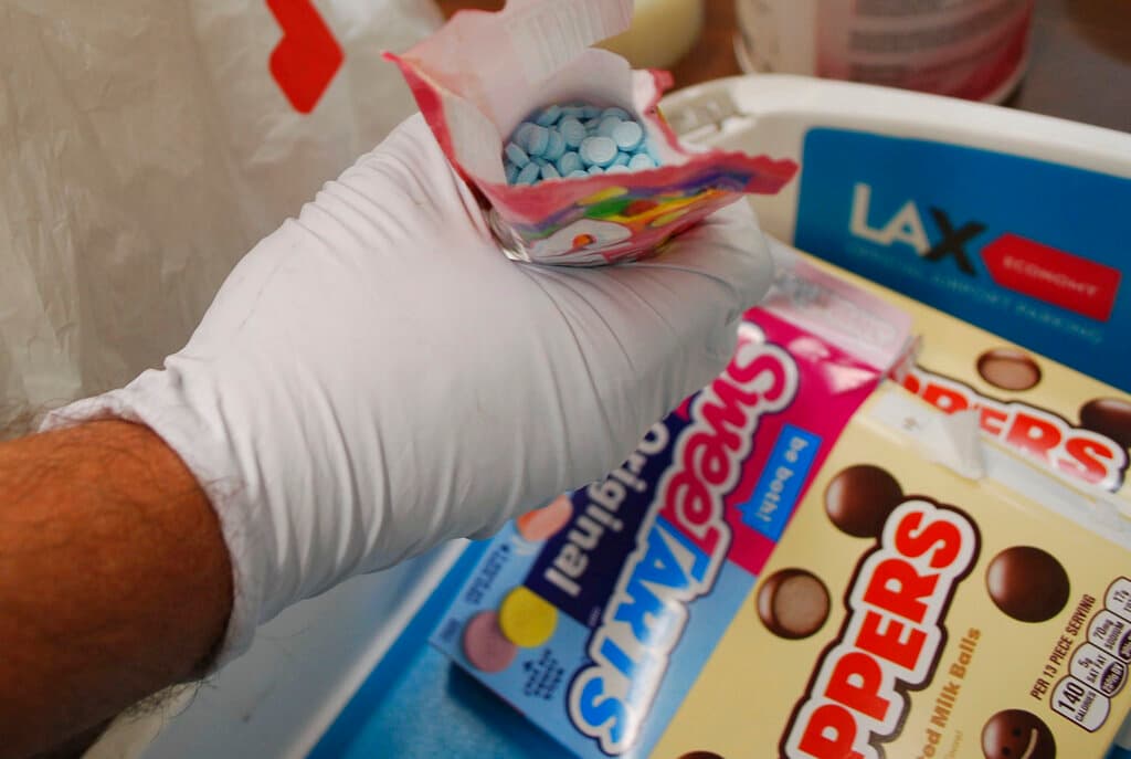 Alertan a padres de familia por sustancias ilícitas en forma de dulces durante Halloween