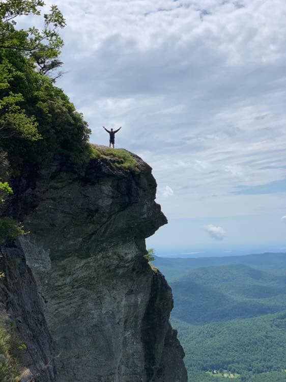 Conoce más sobre Whiteside Mountain,
<b><a href="https://www.fs.usda.gov/recarea/nfsnc/recarea/?recid=48664">aquí</a></b>.