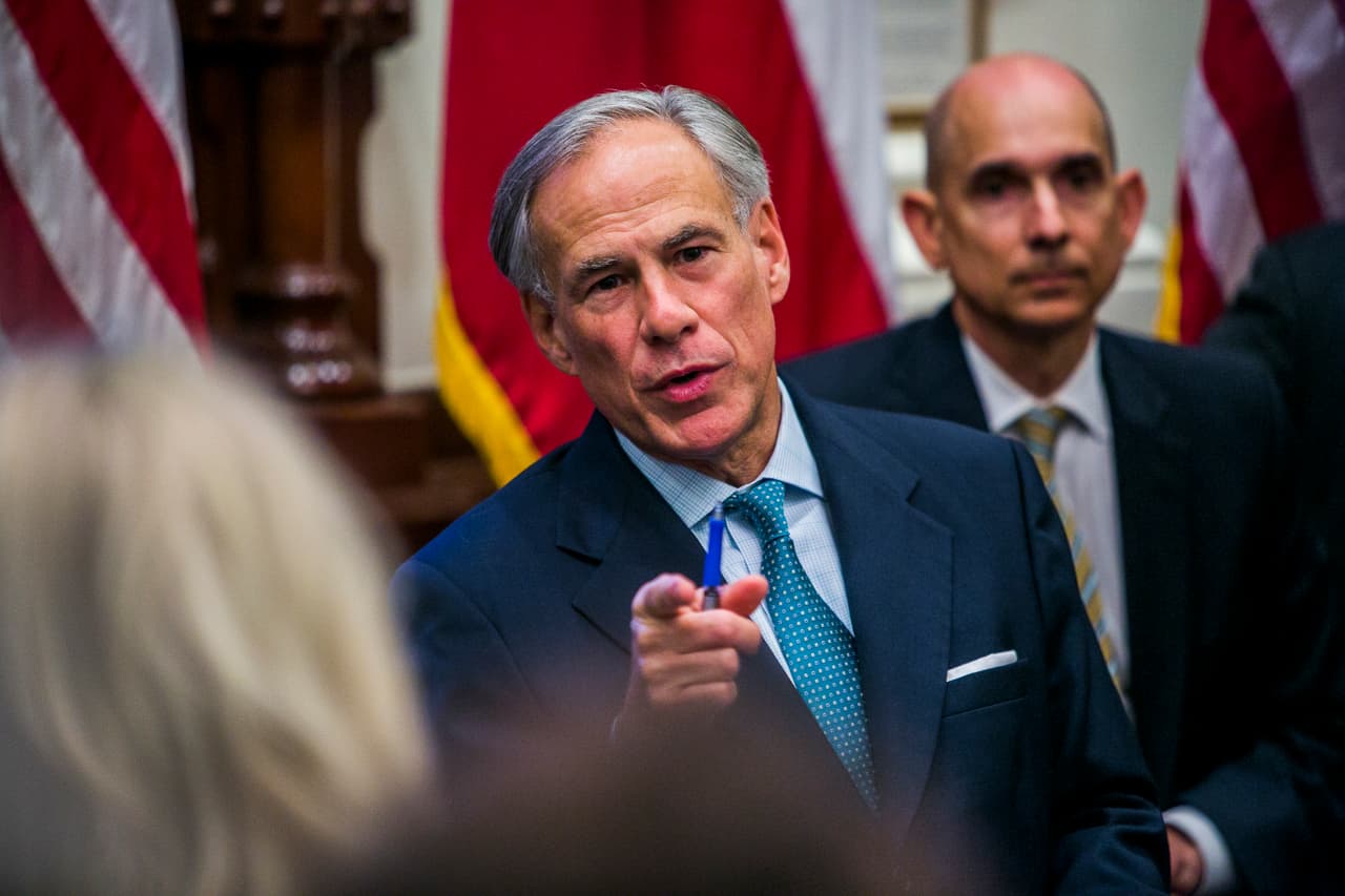 El gobernador de Texas, Greg Abbott, anuncia su campaña de reelección para 2026