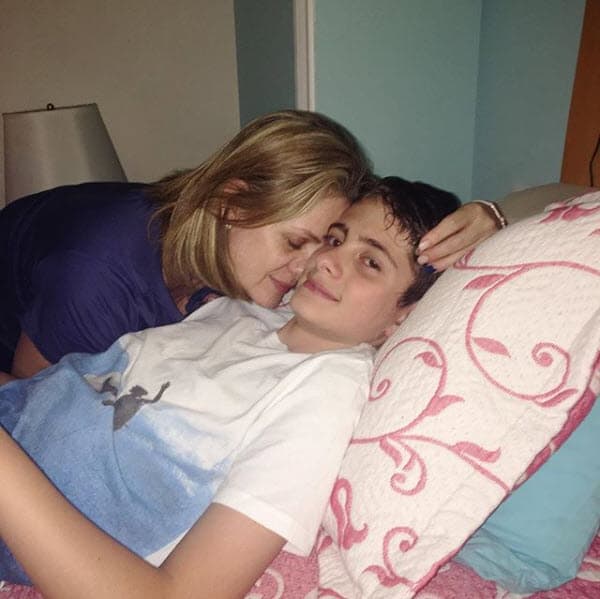 Nicolás también reconoció el trabajo que ha realizado como madre la protagonista de
<a href="https://www.vix.com/es-es/detail/series-2784?utm_medium=internal_referral&utm_source=univision&utm_campaign=breaking_news&utm_content=ed_entertainment&utm_term=slideshow" target="_blank">Vencer El Pasado, telenovela que puedes ver en ViX+</a>, el servicio de streaming premium de ViX.