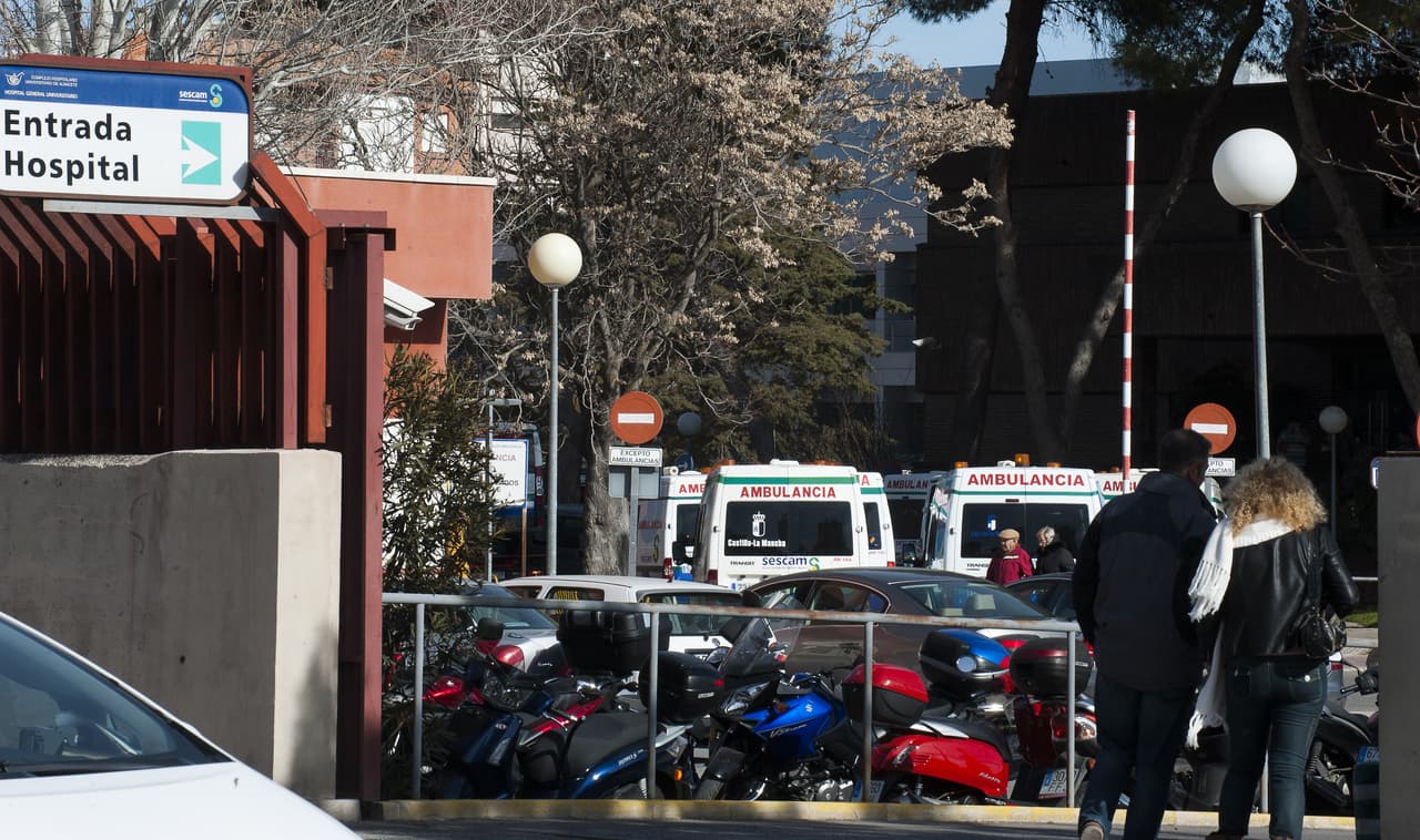 <b>España</b>: no sólo ofrece salud gratuita a todos sus ciudadanos, sino también a residentes (legales o ilegales) e incluso turistas. Los inmigrantes indocumentados sólo tienen acceso a las emergencias de los hospitales. Más del 90% de los españoles usa el sistema, mientras que casi el 20% opta por seguros privados. Cada región autónoma gestiona de forma independiente la atención médica.