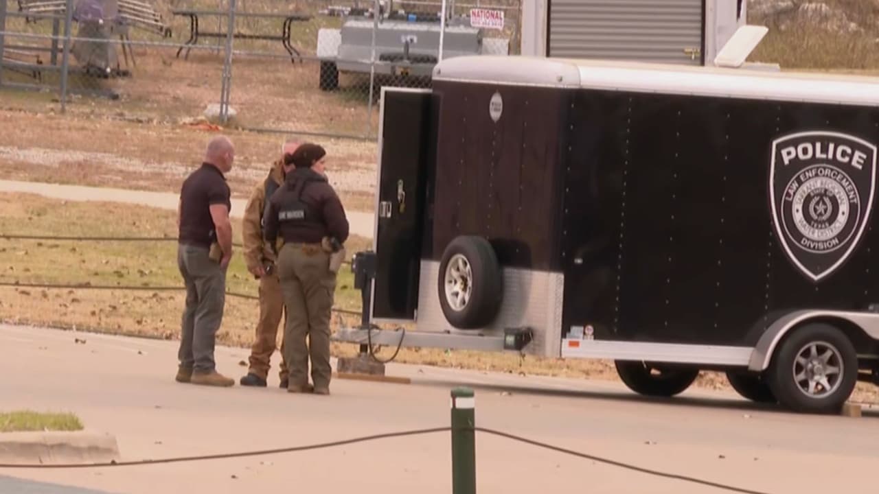 La
<b>Policía de Fort Worth y hasta buzos del condado Tarrant</b> buscaron desde la noche del lunes, 15 de diciembre hasta la tarde del miércoles a Juan Silvestre Salgado.