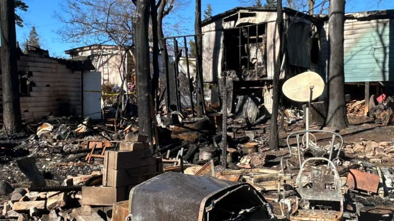 “No tenemos nada”: familias hispanas pierden sus hogares tras incendio en Tucker