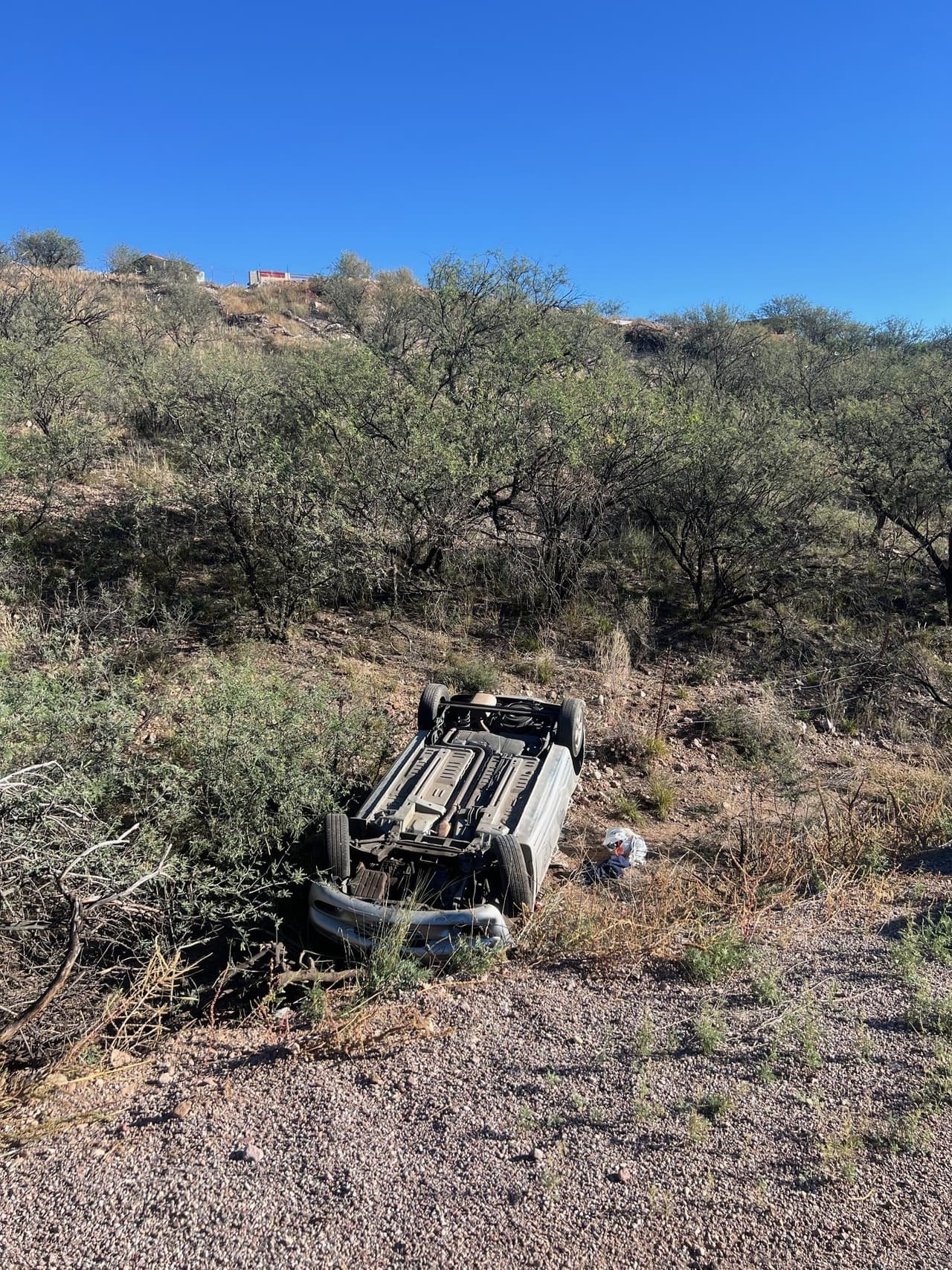 En su intento de escapar,
<b>ponen en riesgo la vida de las personas a las que trasladan </b>de manera ilícita.