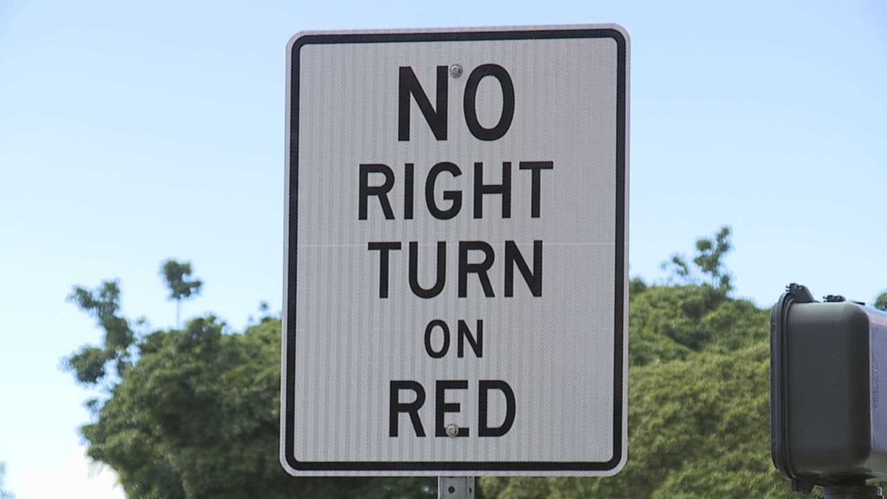 Florida propone prohibir giros a la derecha en rojo en cruces con cámaras