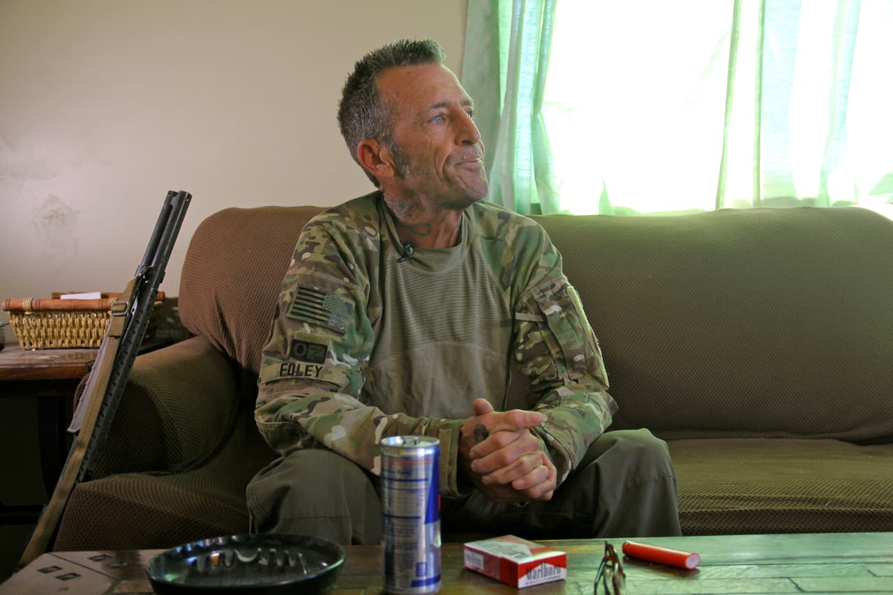 Según él, su organización también ha salvado la vidas de muchas personas. Asegura que le dan agua y comida a los detenidos mientras llegan las autoridades.