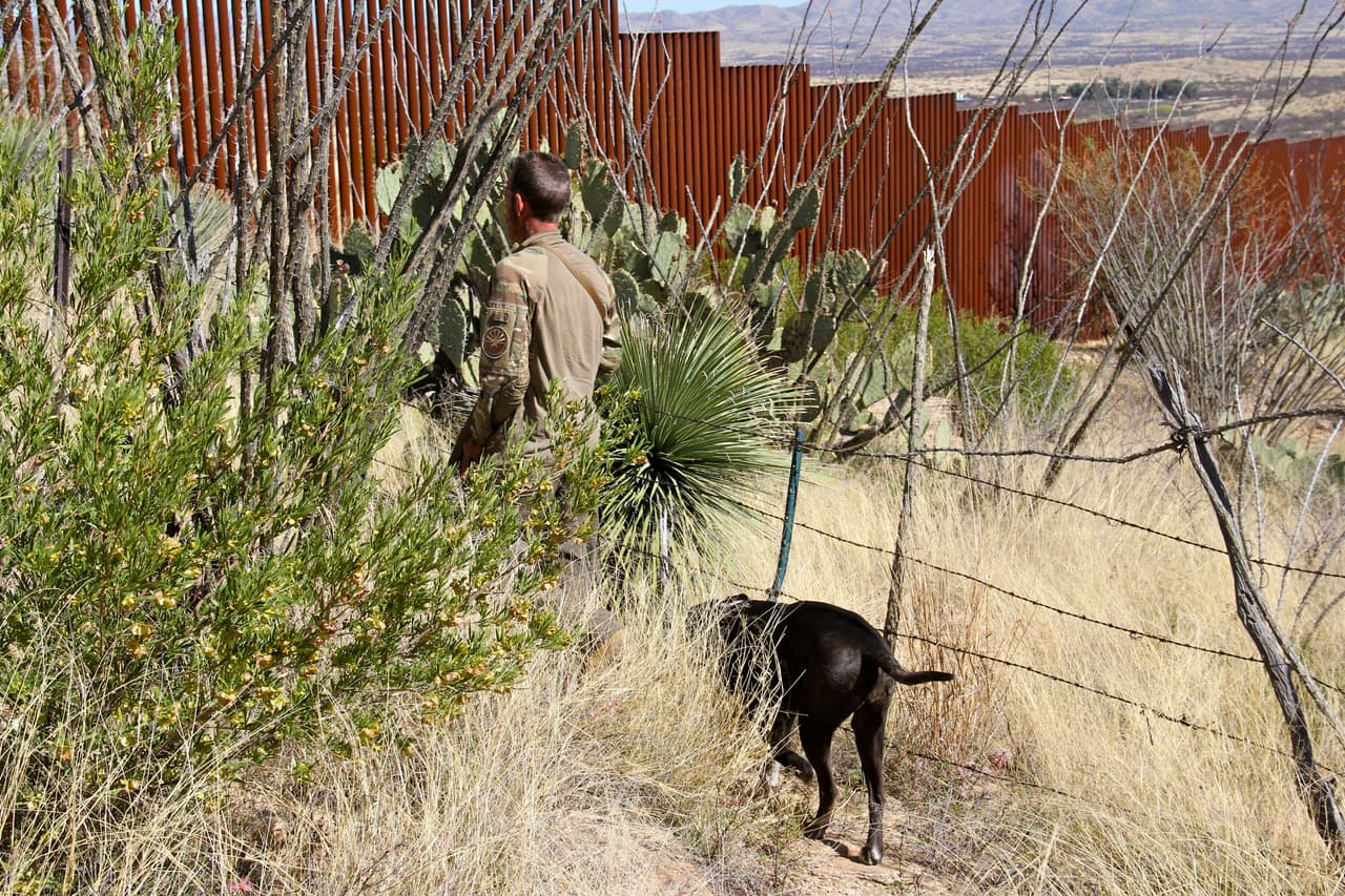 Ver lo desprotegida que está la frontera es lo que, según él, lo motiva a seguir patrullando así sea solo.