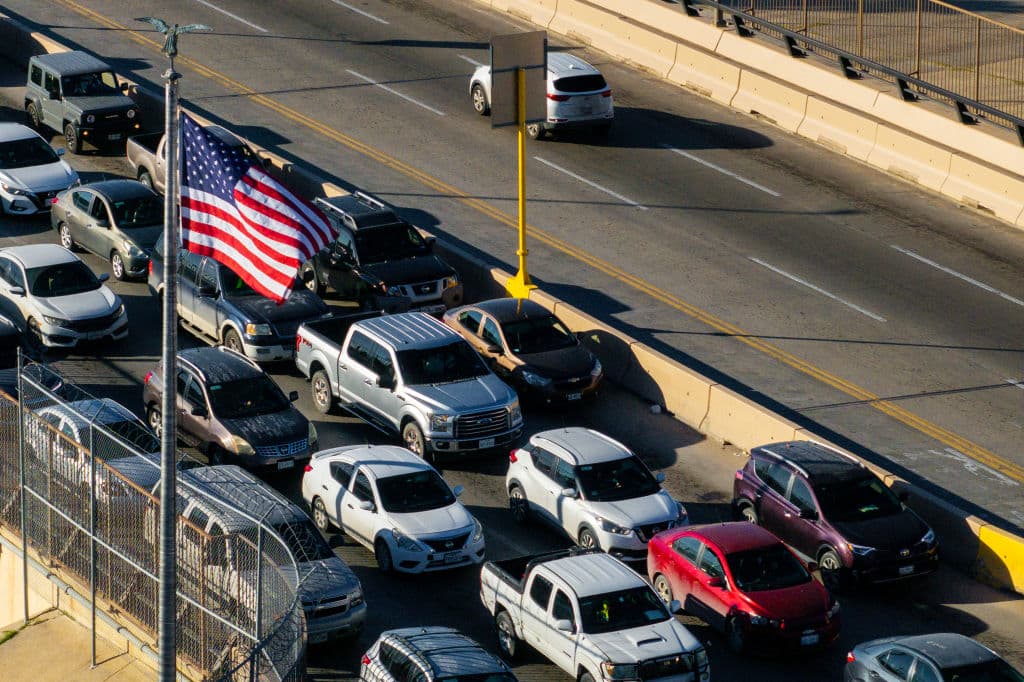 <h3 class="cms-H3-H3">¿Te falta el acta de nacimiento?</h3>
<br>
<br>Este docuento puede ser clave para cualquier trámite. Si naciste en Estados Unidos, comunícate con el condado, la ciudad o el estado correspondiente y solicita una copia certificada con sello o timbre.
<br>
<br>Si naciste fuera de los Estados Unidos, sigue los consejos de la página de
<a href="https://travel.state.gov/content/travel/en/passports/how-apply/citizenship-evidence.html" target="_blank">Evidencia de Ciudadanía</a>.