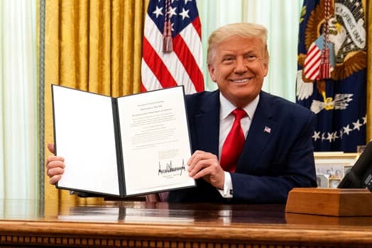 Su último día en la Casa Blanca Trump le conmutó la sentencia, ahora lo vuelven a arrestar por fraude