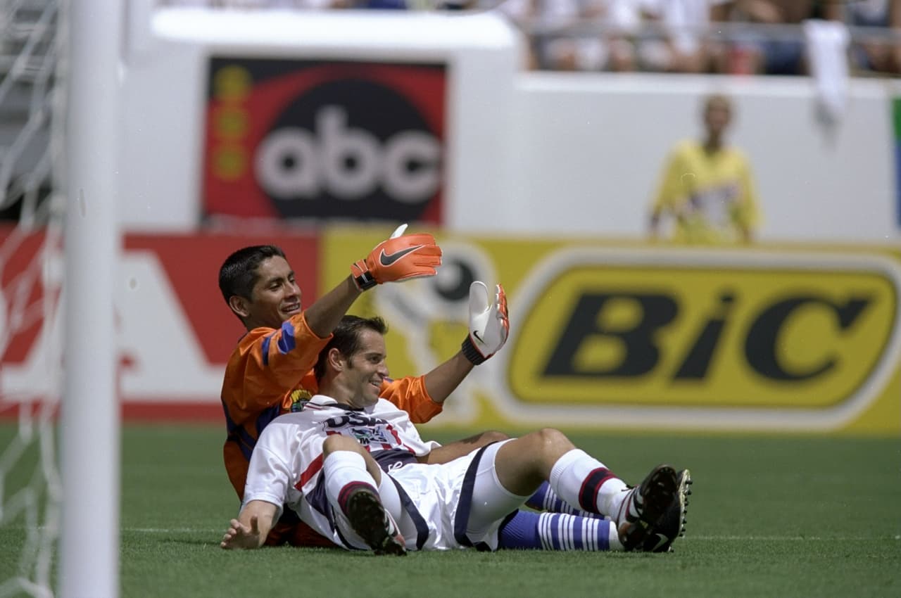 El arquero-delantero mexicano Jorge Campos fue de los grandes animadores de las primeras tres ediciones del All Star Game. Campos jugó de portero en el primero, de delantero el segundo luciéndose con un gol, y luego en ambas posiciones en su tercero dándose el lujo de atajar y de poner un pase para gol. Un fenómeno, un espectáculo aparte al que el mundo entero le ponía atención.