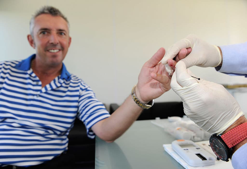 <b>No te haces las</b>
<b>pruebas. </b>Las cifras de colesterol no suelen provocar ningún síntoma, por lo que es importante que las revises. A partir de los 20 años, los médicos te recomendarán un sencillo análisis de sangre cada varios años para comprobar que los niveles son saludables.