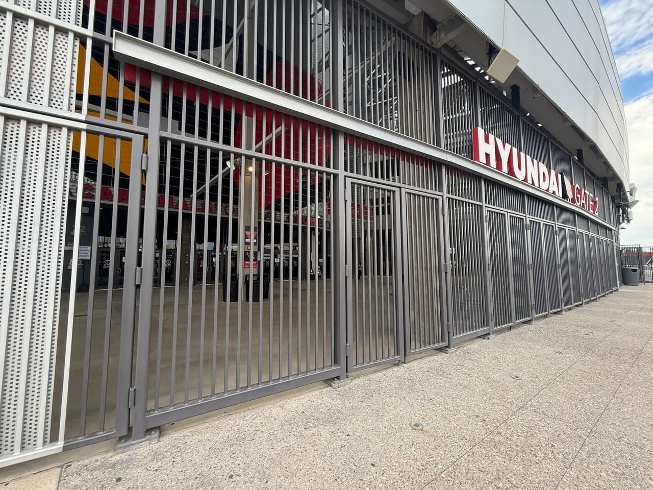 Y luego, el
<b>cierre de puertas del State Farm Stadium</b>.