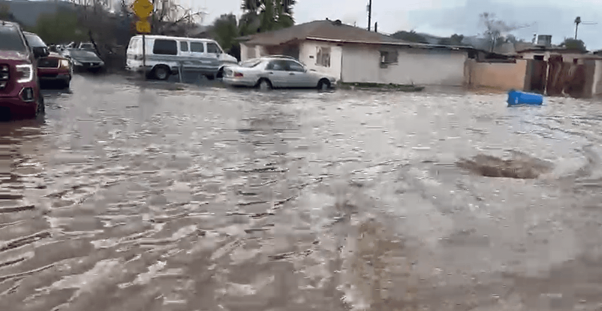 Autoridades piden evitar a toda costa intentar cruzar por zonas inundadas.