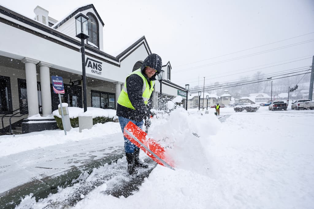 Nueva ola de clima invernal provoca fuertes nevadas y cancelaciones de vuelos en EEUU: hay al menos dos fallecidos