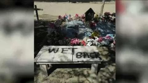 El cementerio histórico Goodyear Farms, también conocido como Cementerio Pioneer, fue vandalizado con
<b>insultos raciales en contra de los inmigrantes indocumentados y una esvástica</b>, informó la policía. La tumba de un hombre hispano apareció con el letrero
<b>‘Wet Back’</b> (espaldas mojadas).