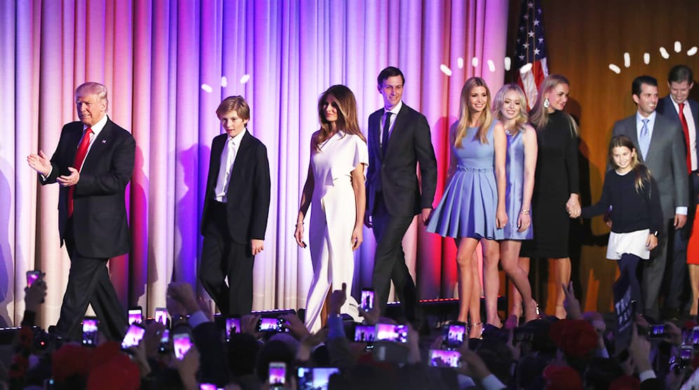 En su discurso de aceptación como
<b><a href="http://www.univision.com/noticias/elecciones-2016/el-republicano-donald-trump-es-elegido-presidente-de-estados-unidos">Presidente electo, Donald Trump</a></b> agradeció el apoyo que su familia le había brindado desde que anunció su candidatura en junio del 2015. Sus cinco hijos lo acompañaron en Nueva York para celebrar la victoria en una noche que los convirtió en la próxima familia presidencial.
