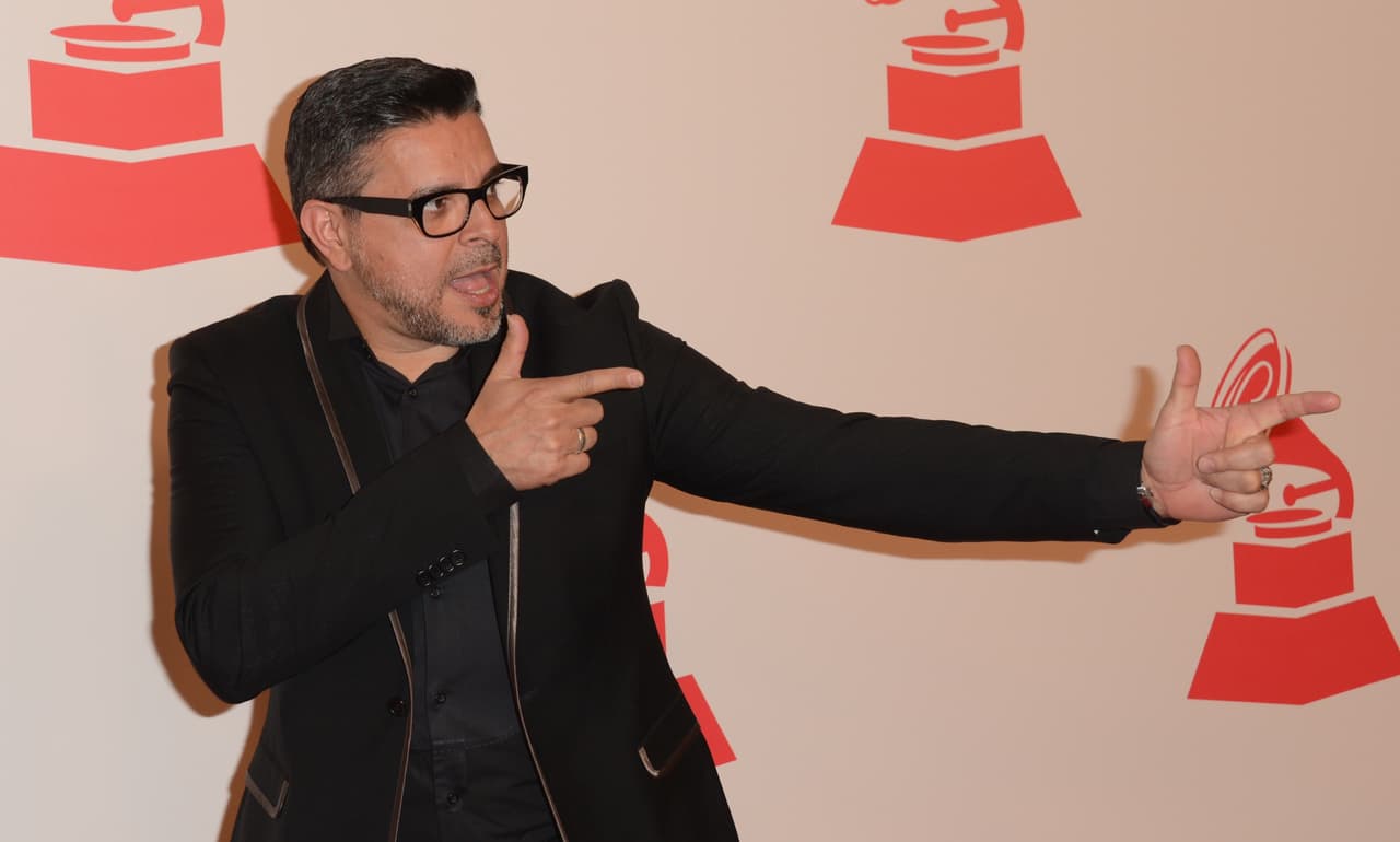 <b>Luis Enrique.</b> This famous singer-songwriter of Nicaraguan origin, arrived almost three decades ago in the United States illegally. He fled the violence in his homeland thanks to the efforts of his parents. "Coming to the United States is obviously not easy for anyone, especially for someone coming from the Third World. I did not speak English, I was not prepared to join this incredible country," he told the AP news agency.