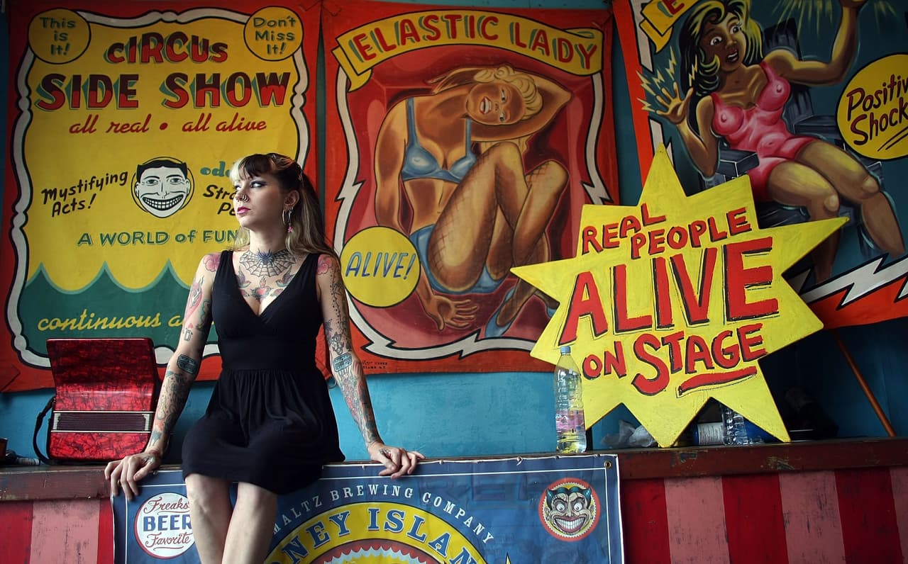 <b>Carteles vintage de Coney Island, Nueva York (EEUU)</b>
<br>El parque de atracciones del sur de Brooklyn se conserva igual que desde su inauguración hace décadas, dándole un aspecto nostálgico y vintage que no se puede encontrar en otros lugares. El colorido evitará la necesidad de usar filtros.