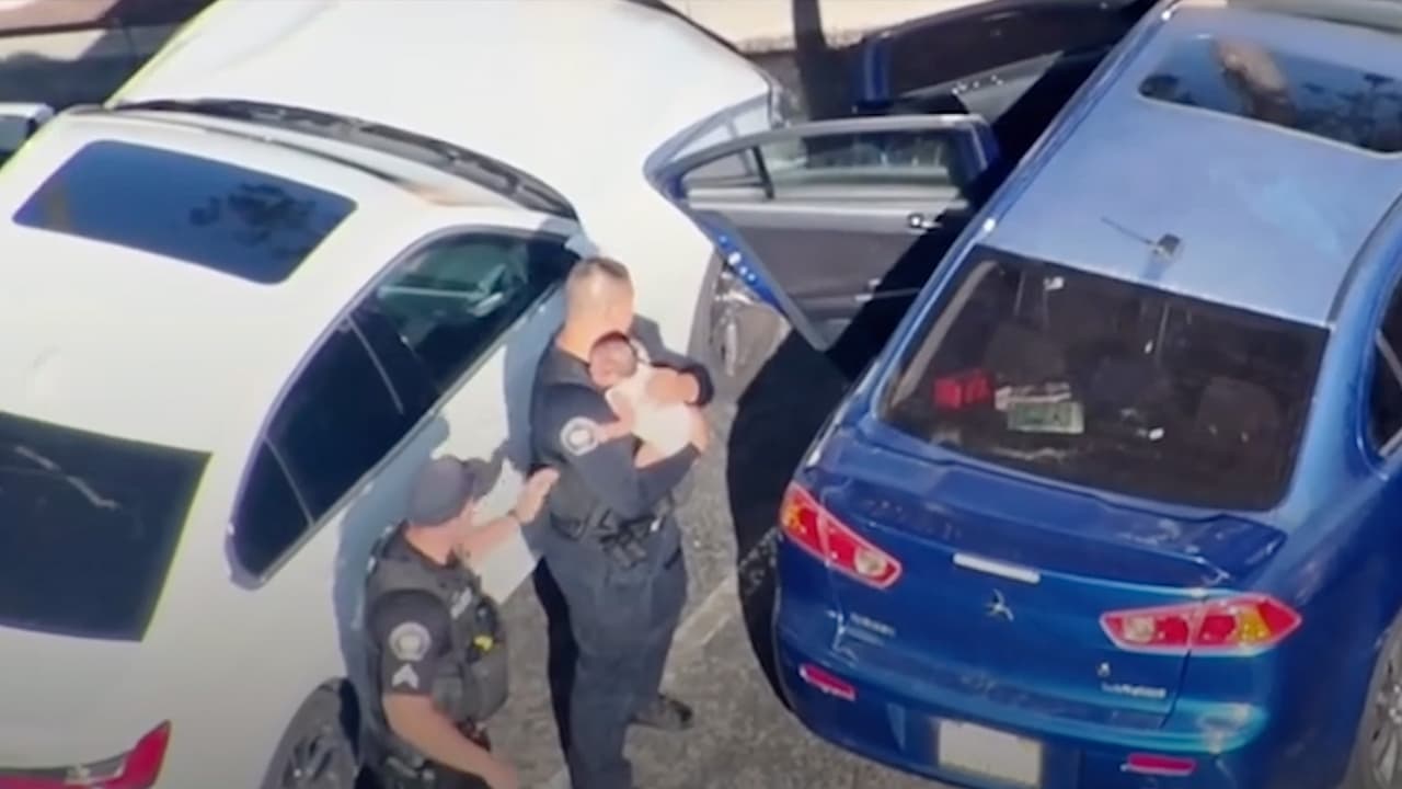 Bebé en peligro es rescatado de un coche a 110 °F en Corona tras quedar solo bajo el sol